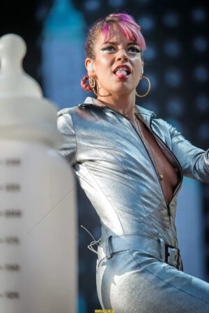 Lily Allen Performing with Microphone and Glitter Eyeliner 6" x 4" Digital Download