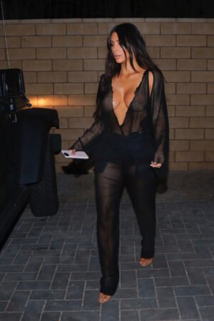 Kim Kardashian in Mesh Outfit by Wall – 6" x 4" Photo Print