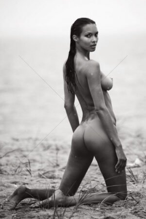 Lais Ribeiro Nude Beach Kneel – 6" x 4" Photo Print