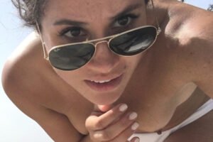 Meghan Markle with Sunglasses - 6" x 4" Photo Print