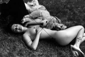Drew Barrymore Lying Nude With Lion Cub - Photo Print 6" x 4"