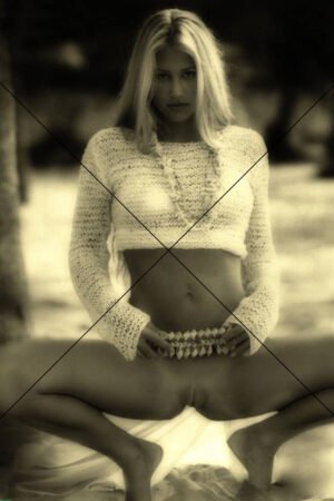 Anna Kournikova on Beach Blanket - Photo Print 6" x 4"