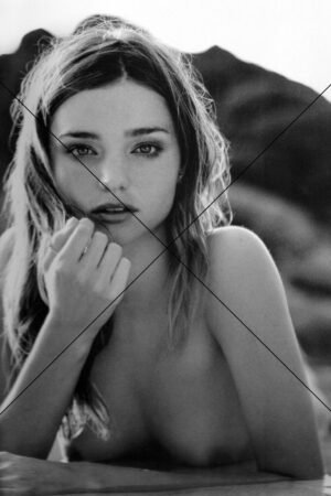 Miranda Kerr Beachside Pose - Photo Print 6" x 4"