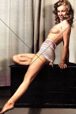 Vintage Marilyn Monroe in High-Waisted Shorts Photo Print 6" x 4"